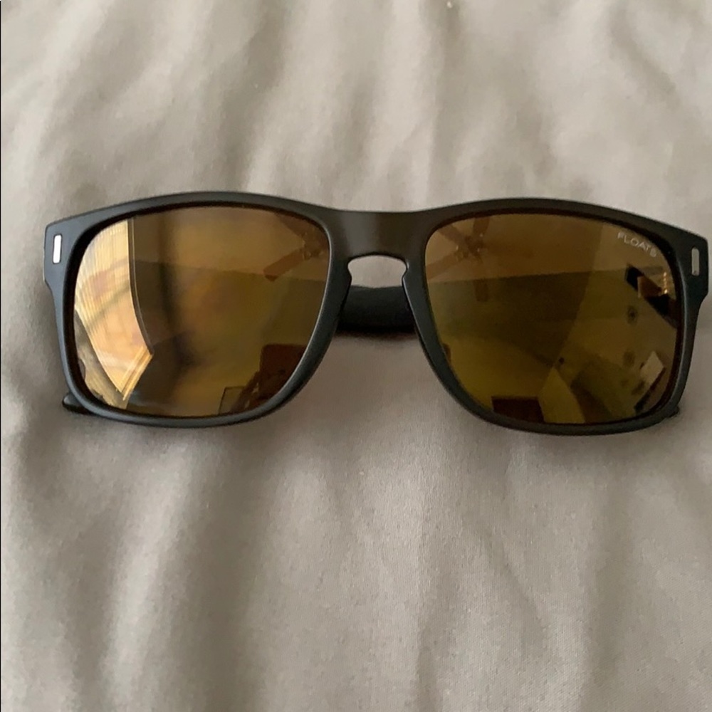 Camouflage print floats sunglasses